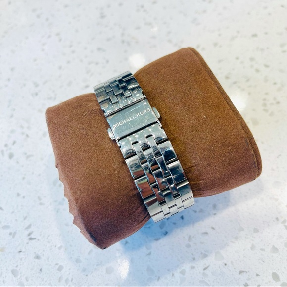 Michael Kors women watch - Picture 3 of 5